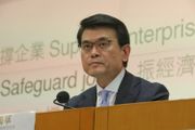 美國應業界要求，將香港製造並出口美國的商品須貼上中國製造標籤的規定，延後45日至11月9日實施。