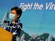 行政長官林鄭月娥預告，政府今日稍後會公布最新社交距離措施。她又批評部分「所謂專家和醫生」不斷抹黑全民檢測，是有政治計算，目的是抹黑中央。