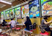 由周五起，食肆堂食可延長至9點，戲院、美容院及較少身體接觸的戶外運動場所可重開。