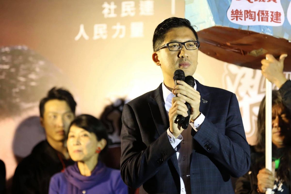 民主黨立法會議員林卓廷及許智峯今早被警方拘捕，其中林卓廷更被指涉721暴動。