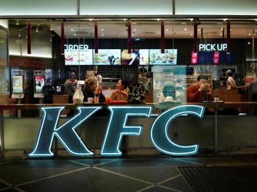百勝中國-肯德基-必勝客-餐飲行業-中概股-港股-鄧聲興-香港財經時報HKBT