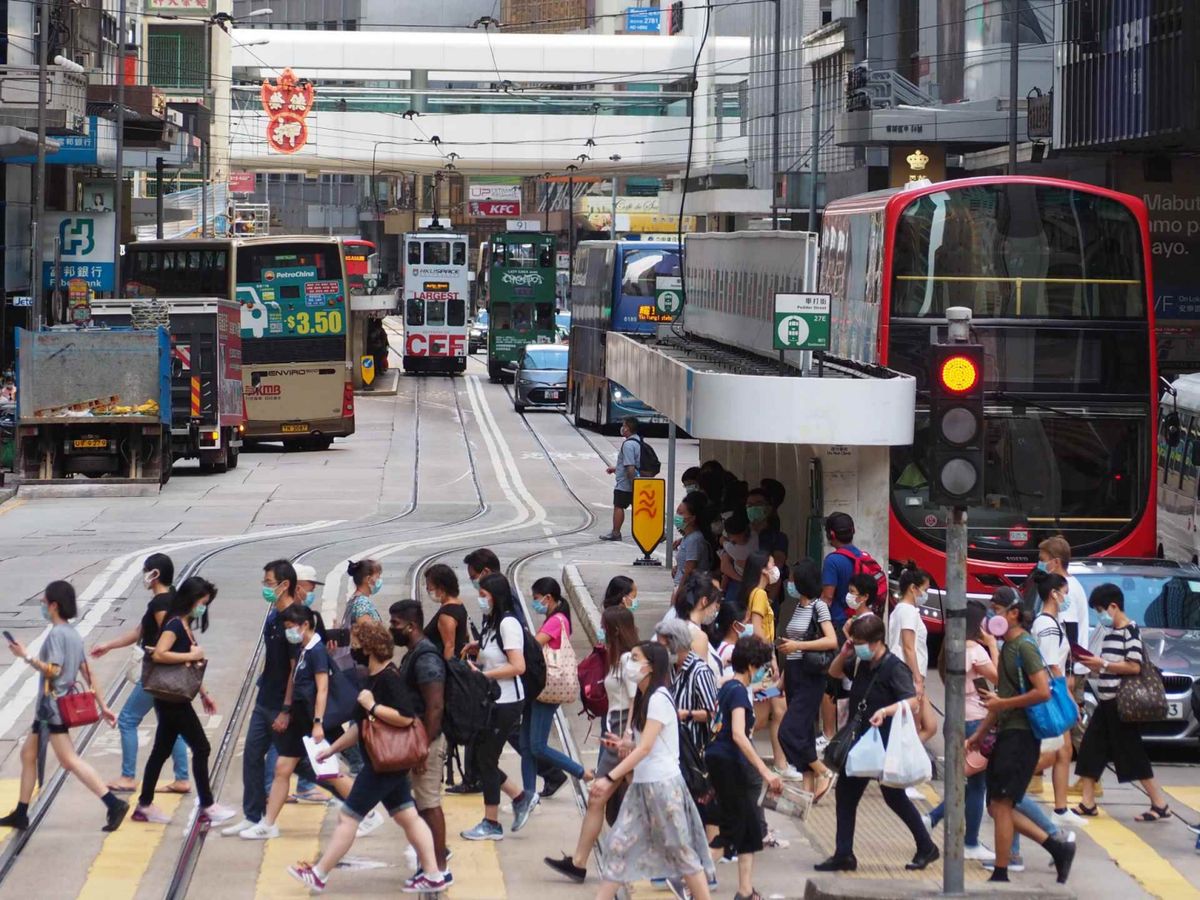 劉達邦及吳敏兒接受電台節目訪問時表示本港現時的失業情況依然惡劣，部份打工仔收入不足，又批評保就業未能保障打工仔飯碗。
