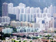 YouTube有影片指內地人等通關沽港樓，預測未來樓價會暴跌一半，引起網民熱議會否跌市，中原最新的數據則反映樓價返回5月水平，但新界兩區指數連升兩周。