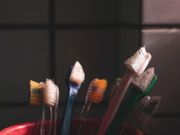 2歲B唔肯刷牙港媽求方法｜網民：俾蛀牙相佢睇｜4個方法令BB愉快刷牙