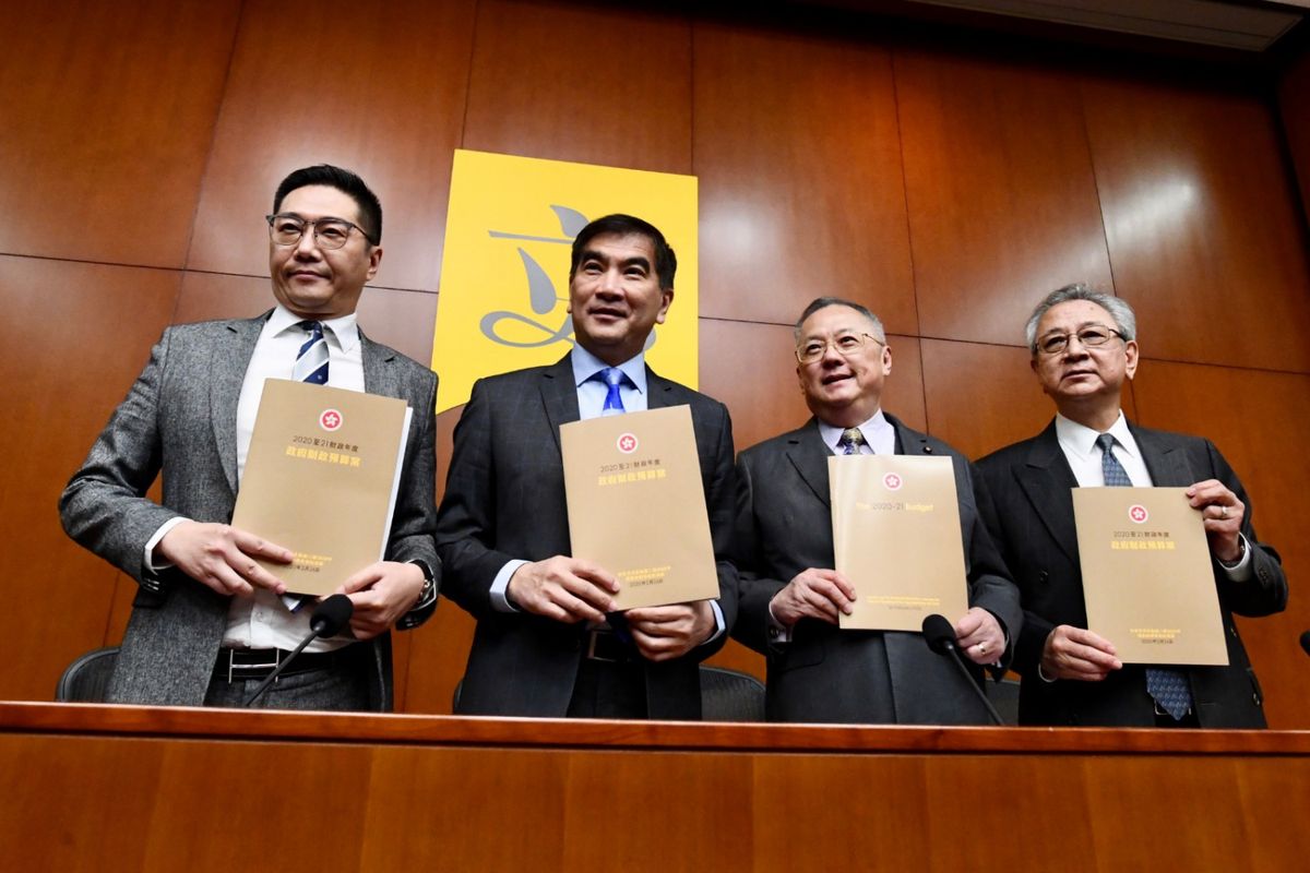 施政報告2020現正展開諮詢，自由黨建議政府向商界補貼兩個月租金，並延長物業減租安排，寬免差餉撤銷上限5000元的限制，以減輕商戶的負擔。