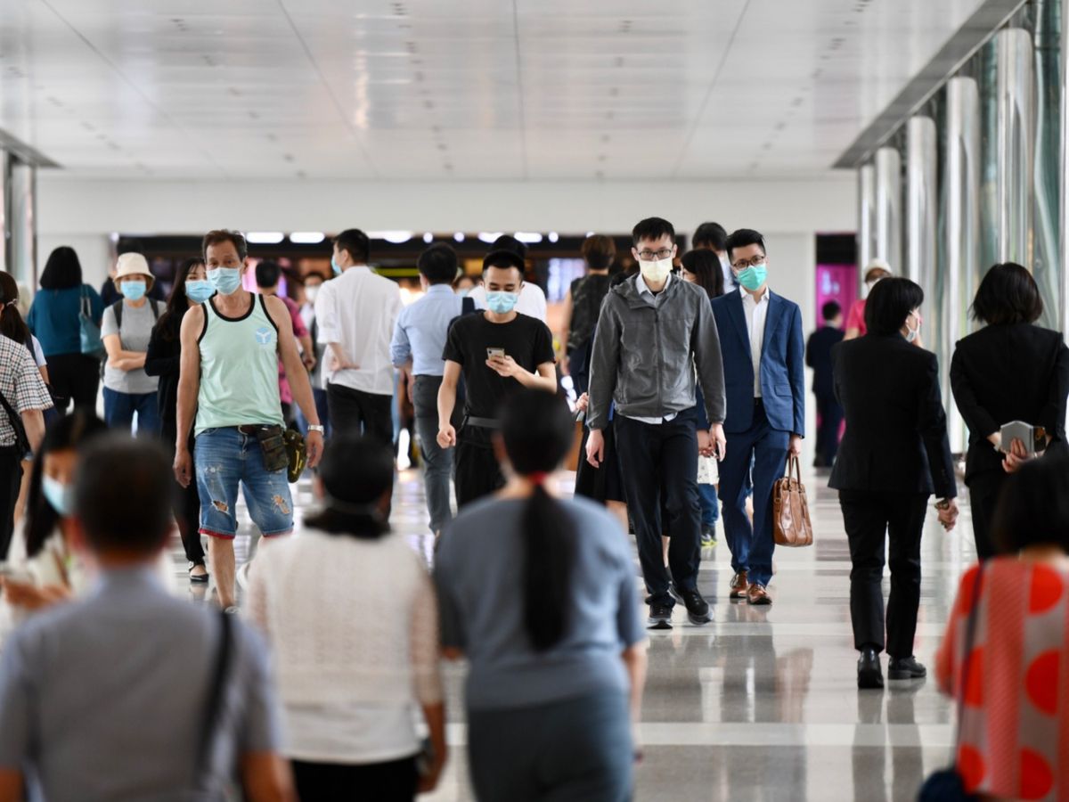 本港失業率仍處於6.1%的高位，人力資源機構Manpower Group的調查指出，有15%僱主稱會在第四季縮減人手，但IT及醫療等6個行業，則會在疫市中增人手。