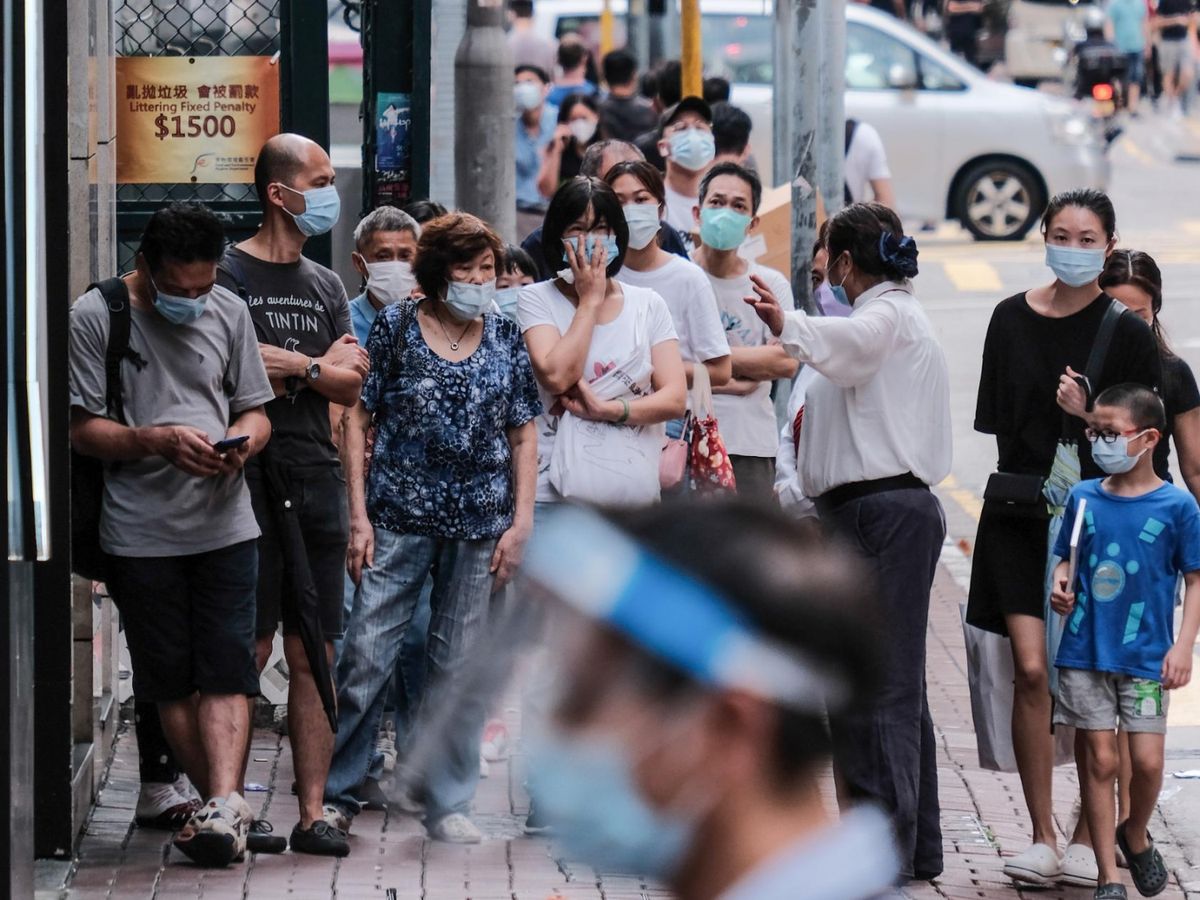 本港過去24小時新增12宗確診個案，7宗輸入個案，5宗本地個案，其中3宗與早前個案有關，2宗源頭不明，至今累計有4,913人確診。