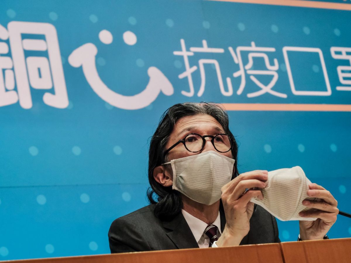 政府宣布，將於下周一（9月14日）向全港市民派發第二個的「銅芯抗疫口罩」。於今年5月6日至6月6日期間透過網上登記索取「銅芯抗疫口罩」的香港市民，如於登記時已授權政府將登記資料用於派發其他口罩並獲香港郵政成功派遞第一個口罩，政府將向其派遞第二個口罩。 