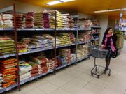 有關注組發現惠康、百佳兩大超市存減價假象， 大米和食油先加後減出售，另不少優惠神同步，促請兩大超市申領第二輪保就業計劃必須「真減價」回饋市民。