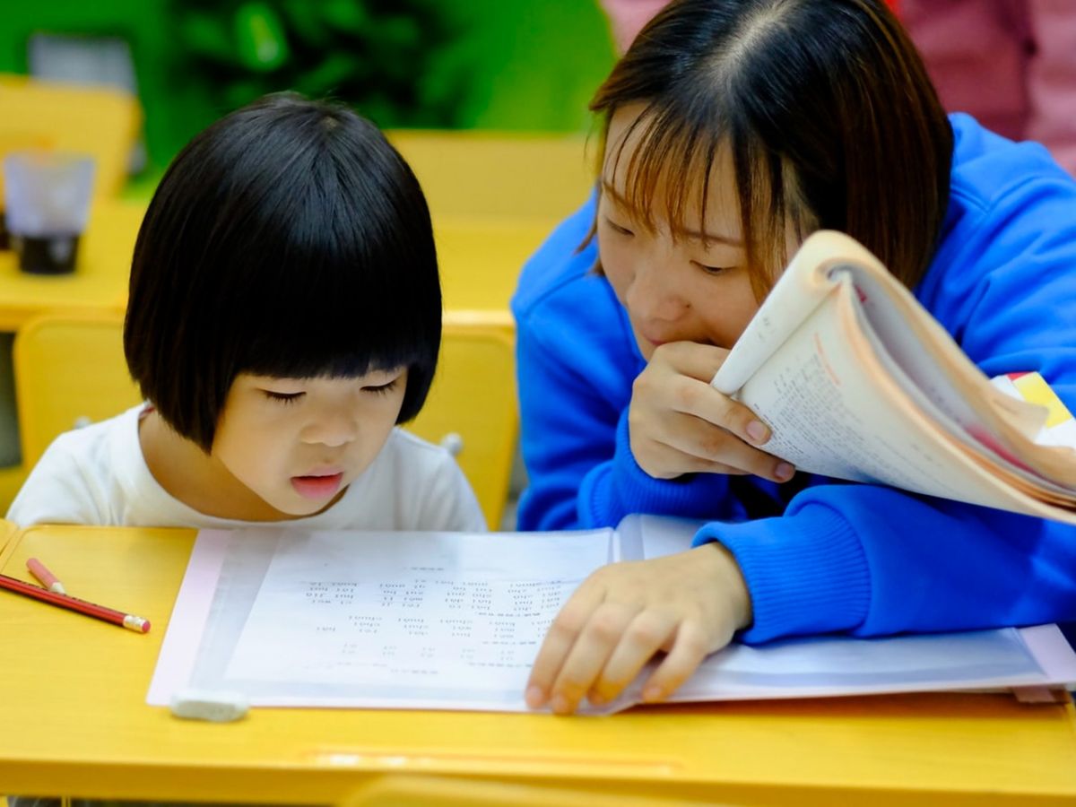 港媽憂讀津校比他人落後｜直資、私立一定好？選對學校日後收入更高！