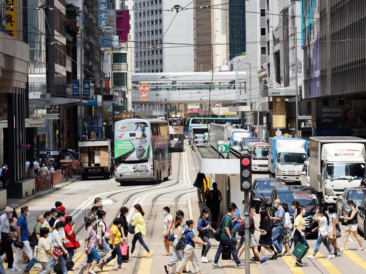 消息指政府擬用10年 將勞工假與銀行假劃一每年17天 未必補助僱主