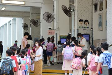 停課-教育局-中學-小學-半天上課-浸會大學-迦密主恩中學-香港財經時報HKBT