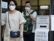 袁國勇指若不對高危控制點做好針對性措施，冬天隨時有過萬人感染新型肺炎，並有過千人死亡，他又預計要到下年9至10月才有新冠疫苗接種，要捱多一年。