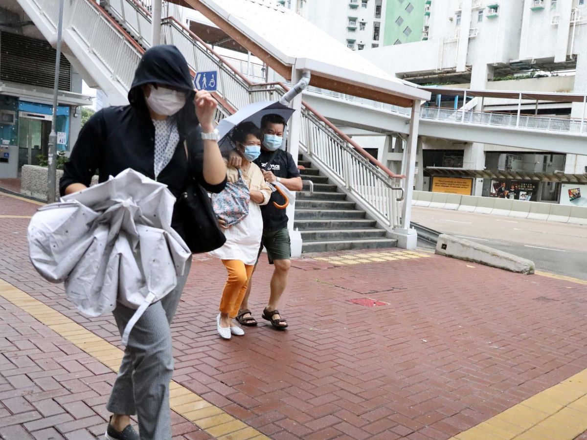 浪卡的8號風球威力不似預期，天文台助理台長陳栢緯承認預測工具有誤差，令實際情況與預測有分別，但強調是基於公眾安全決定發八號烈風或暴風信號。