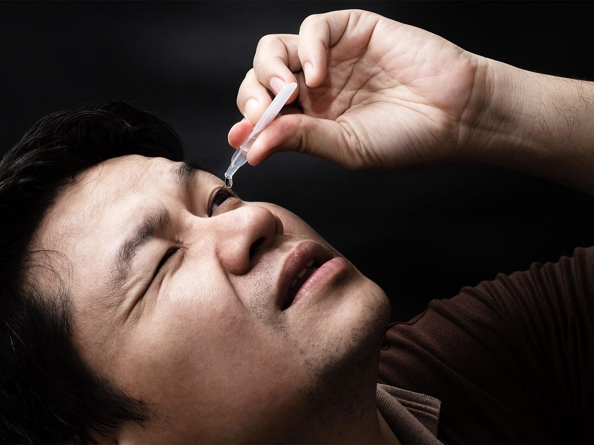 美國正研究可讓人恢復12小時完美視力的眼藥水以取代老花眼鏡。若通過臨床試驗或可在3年內推出。然而此眼藥水或帶有副作用。
