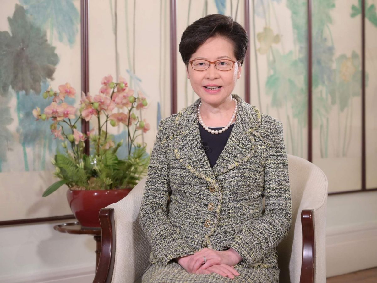 林鄭接受報章專訪 從事公僕40年靠「問心無愧」 曾被挖角自認有承擔冇跳槽
