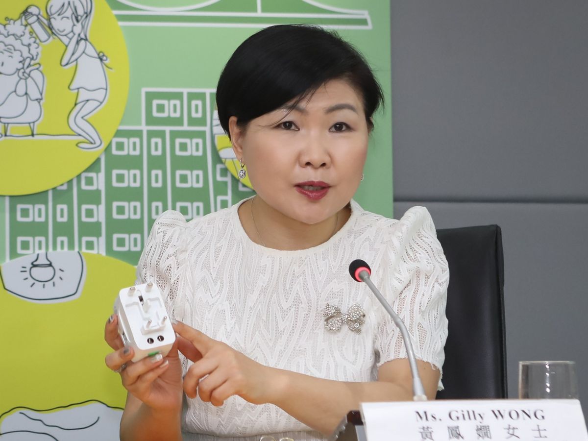 百佳惠康申領保就業計劃後按規定推回饋社會方案，飽受各界批評，消委會總幹事黃鳳嫺指不覺得抽獎能助巿民紓困，更質疑兩大超市疫市賺錢為何領保就業。