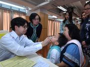 香港疫情續穩定，新增一宗無源頭本地個案，患者為一名男地盤工，而香港醫院藥劑師學會引述研究指流感可增新冠肺炎的傳播率2至2.5倍，呼籲盡早打流感針。