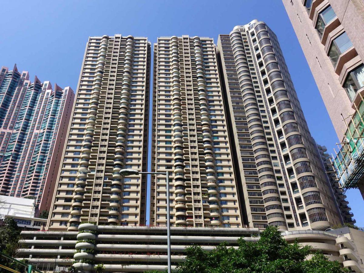 最新樓價按月再跌1.1%，而首3季的一手樓成交更按年大跌逾4成，但布少明認為在疫情受控下，第四季樓市復甦，料現報復式購買區區都旺場，樓價會回穩。