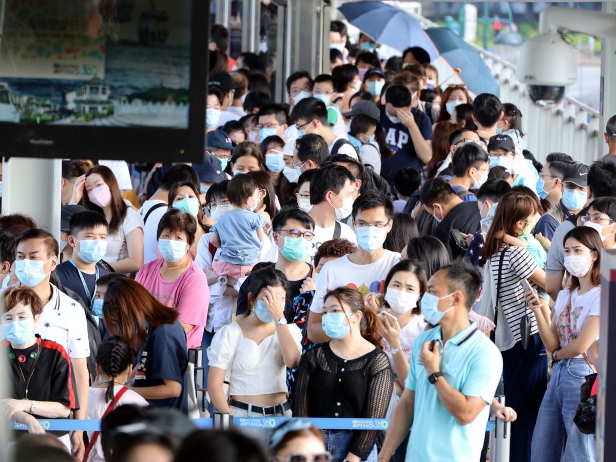 許樹昌指過去一周仍有本地不明源頭個案，確診數字在短期內難以清零，認為現時未適合再放寬防疫措施，他又預計新冠疫苗最快要在2021年第二季才到港，短時間難覆蓋全港人口。