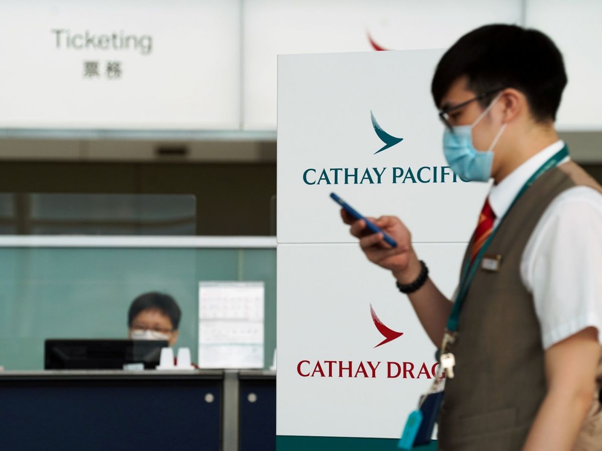 國泰航空推自願離職計劃｜機師、機艙服務員有份！餐飲航運部員工最多補6個月人工