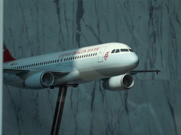 大灣區航空-黃楚標-國泰港龍-裁員-深圳李嘉誠-香港財經時報HKBT