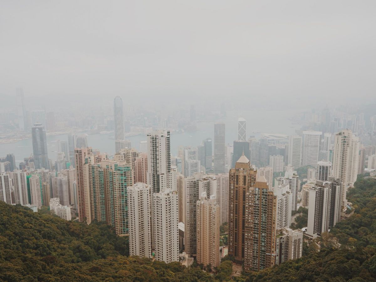 山頂賣出新地王、低息環境持續！香港樓市好轉「萬事俱備，只欠東風」｜樓市布陣