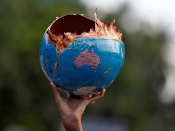 2021預言-諸世紀-殭屍出現-大饑荒-太陽風暴-加州大地震-植入晶片-預言書-預言家-Nostradamus