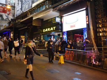 社交距離-防疫措施-跳舞群組-酒吧-夜店-夜總會-宴會-安心出行-陳肇始-香港財經時報HKBT