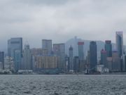 香港樓市走勢「供不應求＋資金泛濫」料2021年樓價小V彈！最少升5%｜樓市布陣