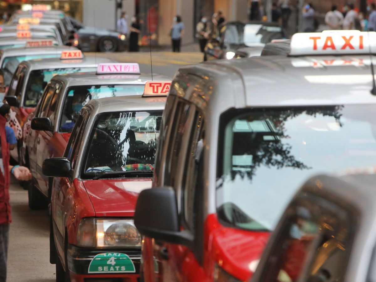 的士車行「免按金有獎金」吸司機新血！每月開工25更、無意外可獲1.5萬獎金