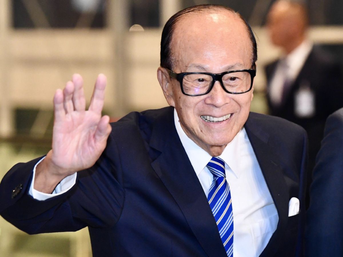 李嘉誠再撐香港醫護｜向9.7萬醫管局員工｜派心意卡換200元現金券