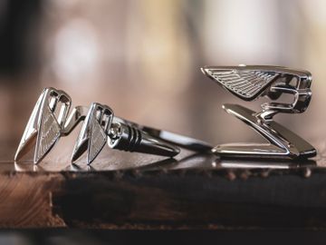 情人節禮物2021-Bentley Collection-賓利-Flying B徽章-瓶塞-紙鎮精品-香港財經時報HKBT