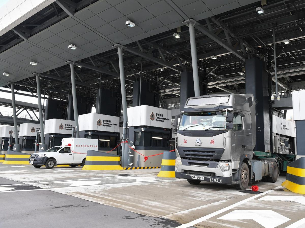 香港通關｜內地人5月中免接種免檢疫「來港易」！ 留意兩類港股最受惠