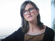 「連登契媽」Cathie Wood再撐Tesla 料2025年升至3,000美元 睇好自動駕駛的士迅速擴展