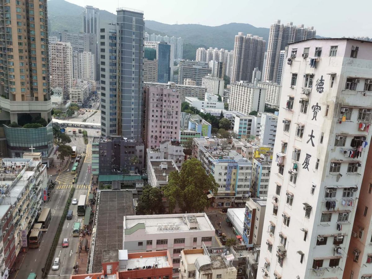 香港樓市2021預測-美聯集團黃建業-美聯物業-新香港人撐起香港樓市-若年內通關香港樓價至少升一成-附各類物業走勢預測