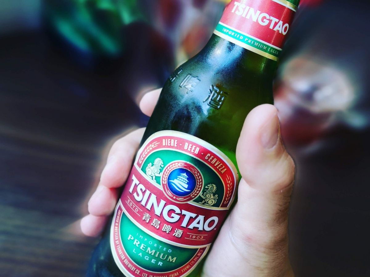 香港首隻H股青島啤酒股價近年升不少！現時估值不便宜、但仍具長線投資價值｜龔成教室