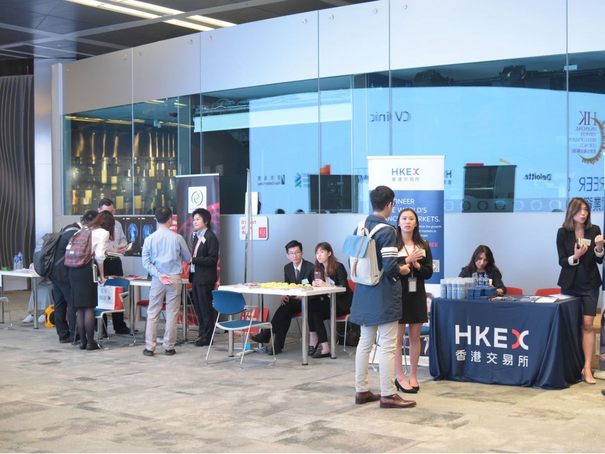 中、港、台大學畢業生 首份工作薪金大比拼 港畢業生多逾半成人工
