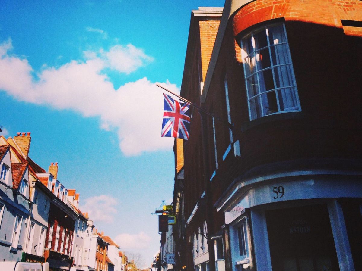 逾半港人帶學齡兒童移民英國！移英落戶哪區好？名校網不一定要Zone1｜環球樓行