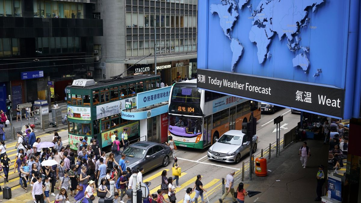 香港聘一位外派員工平均薪酬組合近220萬元，相當於港人薪酬中位數近10倍 