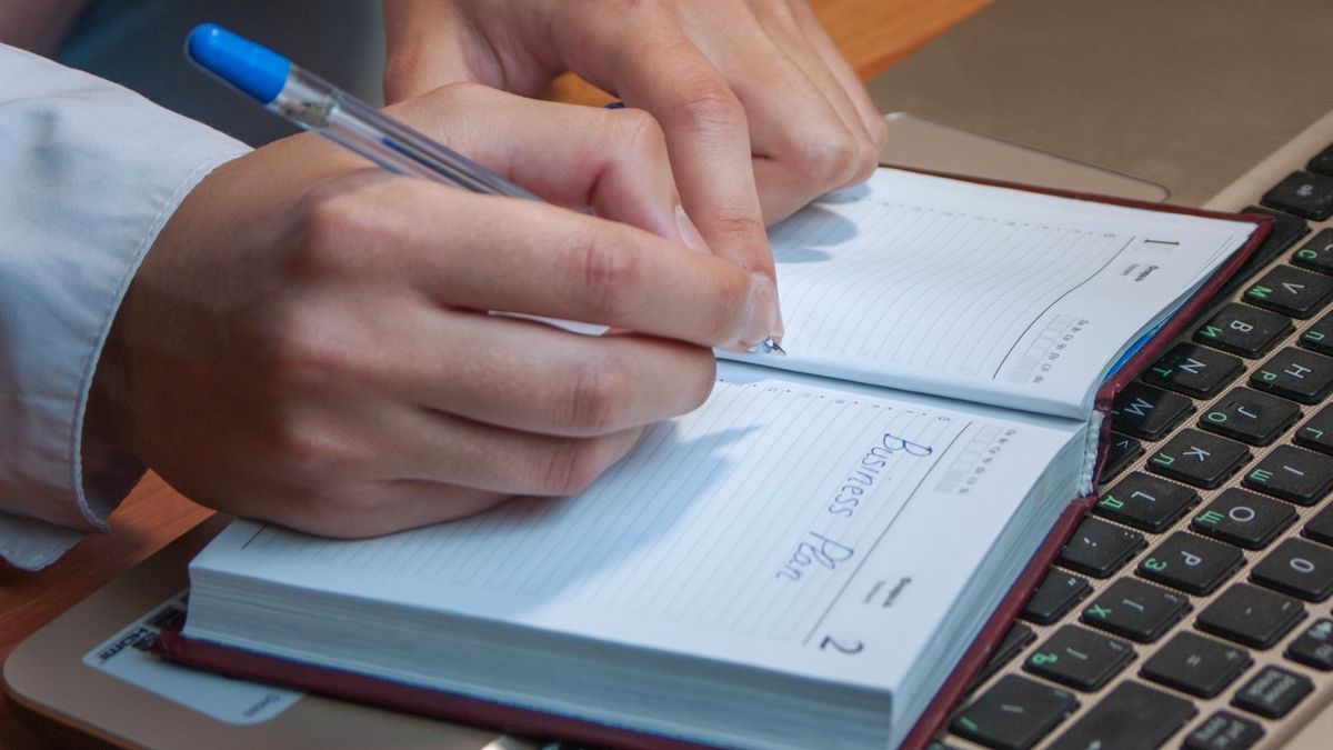 理財個案｜22歲測量trainee月入22k 打算一世不拍拖生仔只想儲錢｜龔成教室