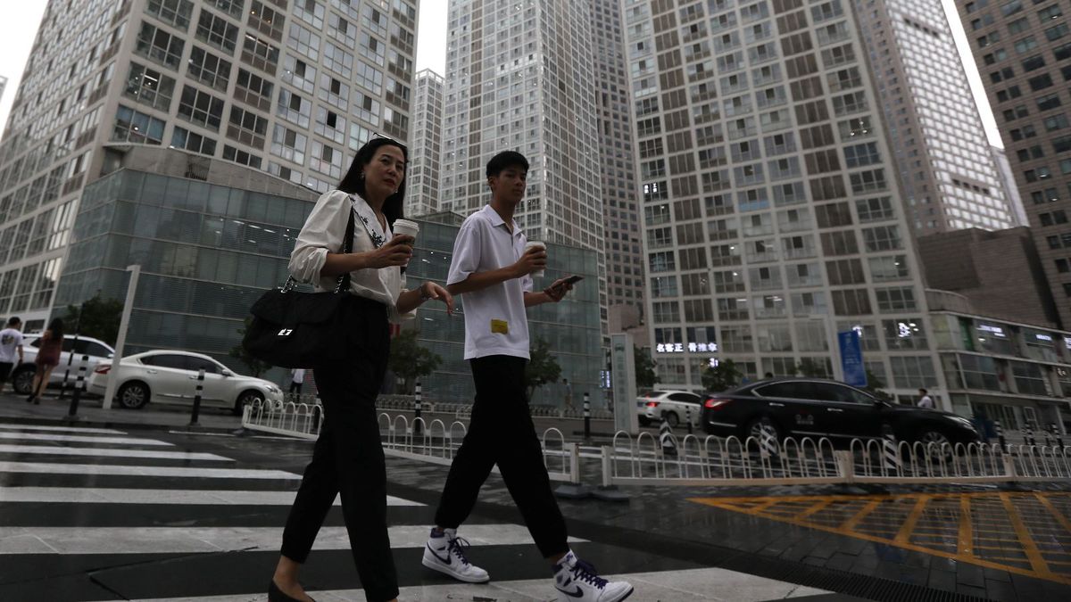 港股分析2021-物管股-弘陽服務前景-弘陽服務股價-住宅與商業雙輪驅動模式-股票價值分析-香港財經時報-HKBT