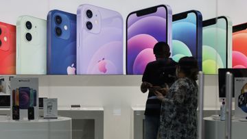iPhone指數, 蘋果, Apple, iPhone13ProMax, 巨無霸指數, 工時, 香港入息中位數, 薪酬, HKBT, 香港財經時報