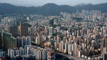 地產股, 長和, 全購青衣聯合船塢, 複製黃埔花園, 聶Sir跌市部署, HKBT, 香港財經時報