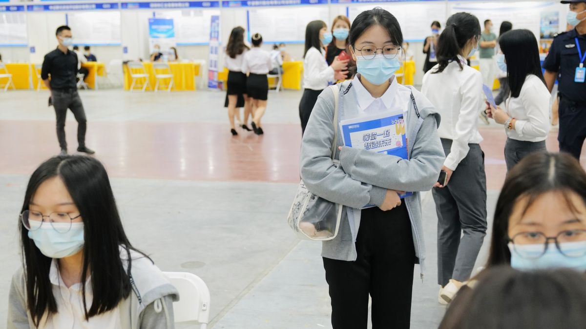調查：內地90後平均年薪逾13萬元人民幣！逾70%常加班、80%想躺平
