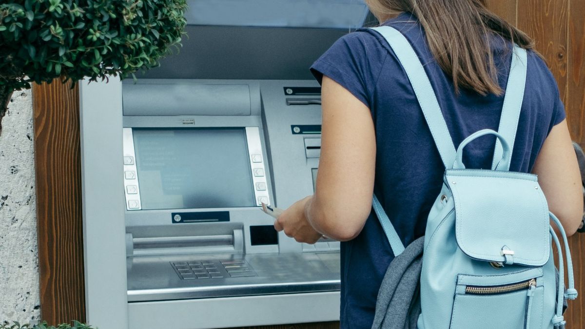 以為銀行戶口裡現金多便是「有錢」？有錢人並不希望戶口錢太多｜龔成教室