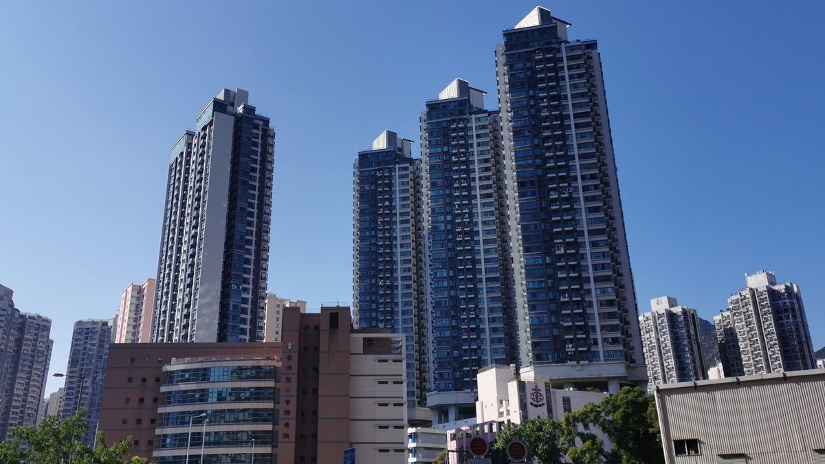 香港樓市2022-萊坊料豪宅跑贏一般住宅-豪宅樓價升半成-寫字樓租金-零售商舖租金