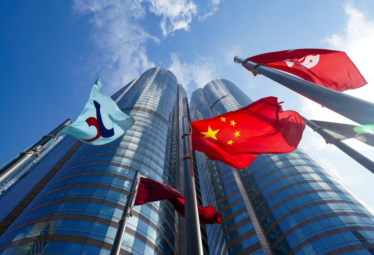 港股回顧2021｜恒指全年跌4,075點 李寧升60%做藍籌股王｜科技股ATMXJ 阿里跌48%包尾