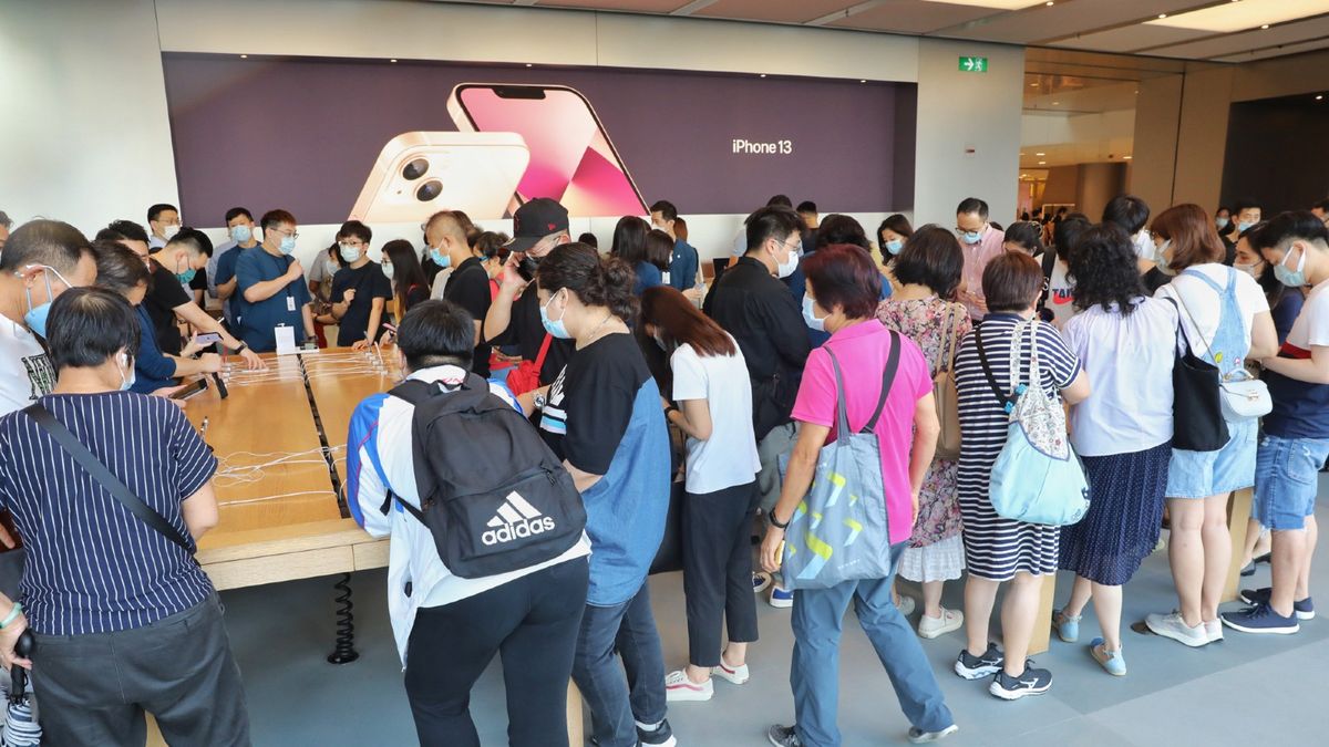 巴菲特買Apple勁賺1,200億美元！蘋果手機連續兩月中國銷量稱霸、內地人熱捧iPhone13