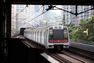 港鐵公司, 66, 收息股, 股價表現, 東鐵線過海段, 沙中線, 八達通, ttm, 里昂, HKBT, 香港財經時報